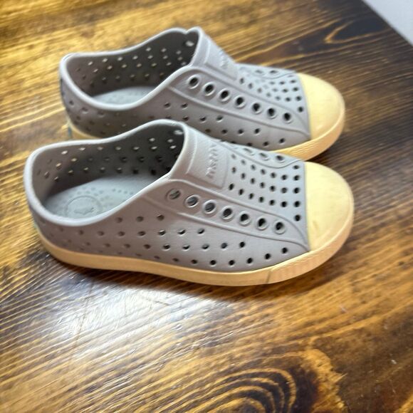 Native Jefferson Gray Slip On Shoes Size C9 - Picture 1 of 8